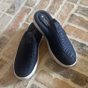 Nurture by Gianni Bini Croc Navy Slides